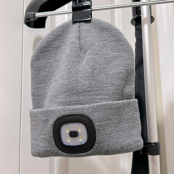 Brand new Winter Beanie Hat Unisex 4 LED USB Flashlight Head Lights Hat - Picture 1 of 7